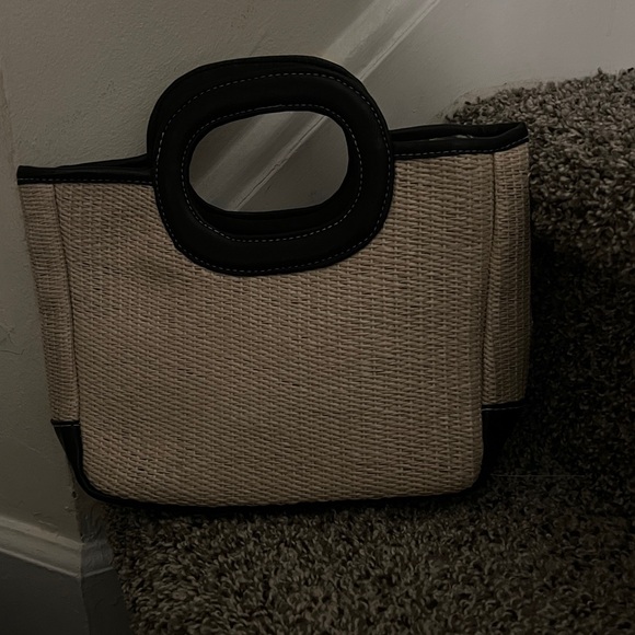 Signature Leopard Patterned Handbag - Picture 1 of 2